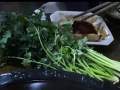 香菜-虎贲三拖八老火锅(洋人街店)