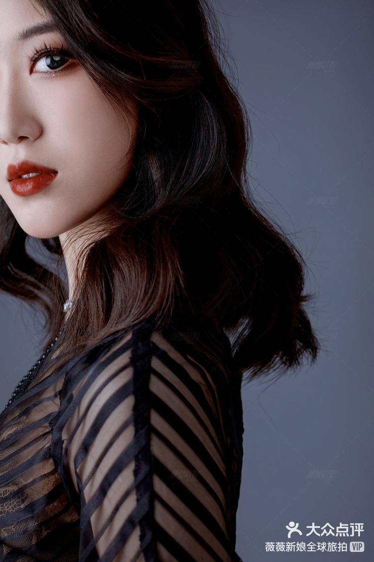 时尚杂志风摩登女郎