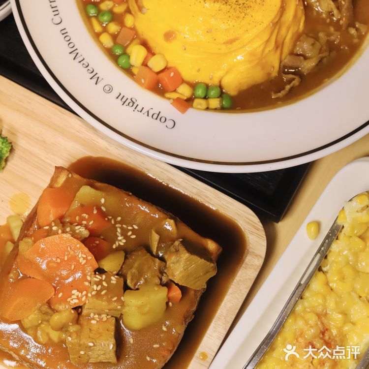 月半球上海首店开业！