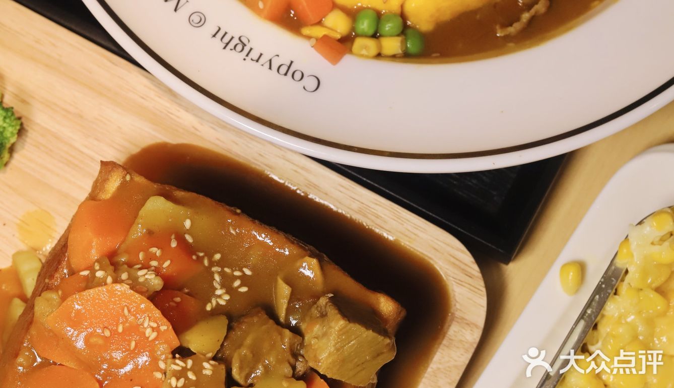 月半球上海首店开业!