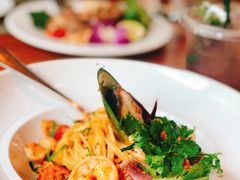 -Chom Cafe and Restaurant
