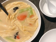 浓汤煮鲜腐竹-汤城小厨•粤菜•靓汤(苏州街店)