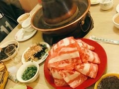-洞庭洲·防空洞火锅·烧烤·铜锅涮肉(新百广场店)