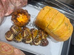 -HOT CRUSH趁热集合·现烤面包(上海环球港店)
