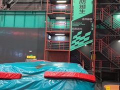 -极限PLAY运动娱乐新世界·团建派对潮玩休闲馆·室内蹦极高空游乐园