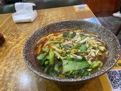 -苗八碗米线