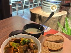 咖喱牛肉配面包片-鹿萤季·营地小馆(皇后公园店)