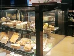 面包甜点陈列柜-星巴克(广州动漫星城东区店)