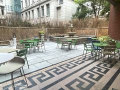 露天位-潮一不贰·法式甜品·生日蛋糕·西式简餐(外滩店)