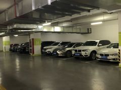 -新世界新丸中心-地下停车场