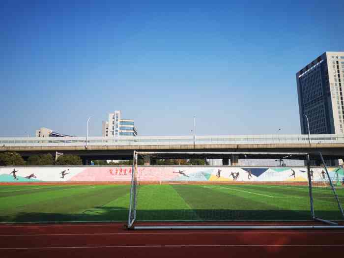 广丰中学-"#无锡橙v有特权# 学校座落于锡城东部,."-大众点评移动版