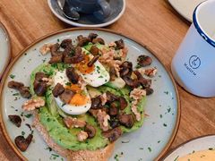 牛油果煮蛋吐司-RAC BAR(安福路店)