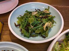 丝瓜尖拌菌菇-中8楼风尚云南菜(颐堤港店)