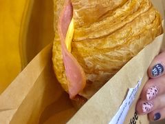 火腿芝士羊角-瑞幸咖啡(同乐汇店)