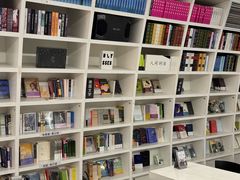 -钟书阁(松江泰晤士小镇店)