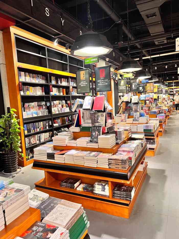 sisyphe books西西弗书店(龙湖滨江天街店)-"听闻已久的全国连锁书店