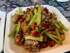 -临江餐馆二楼美食部落