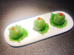 咸蛋黄豆沙青团-蝴蝶里·粤菜·点心(滨江龙湖店)