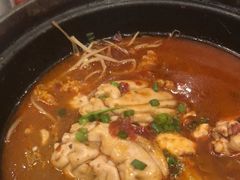 -何妹湿辣牛肉·粤式烧烤砂煲(桂雅路店)