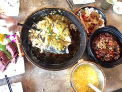 -阿瓦山寨·湘菜现炒·剁椒鱼头王(咸阳总店)