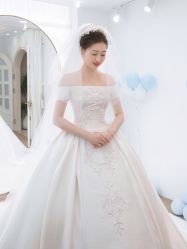 -洋洋婚纱品牌集合店