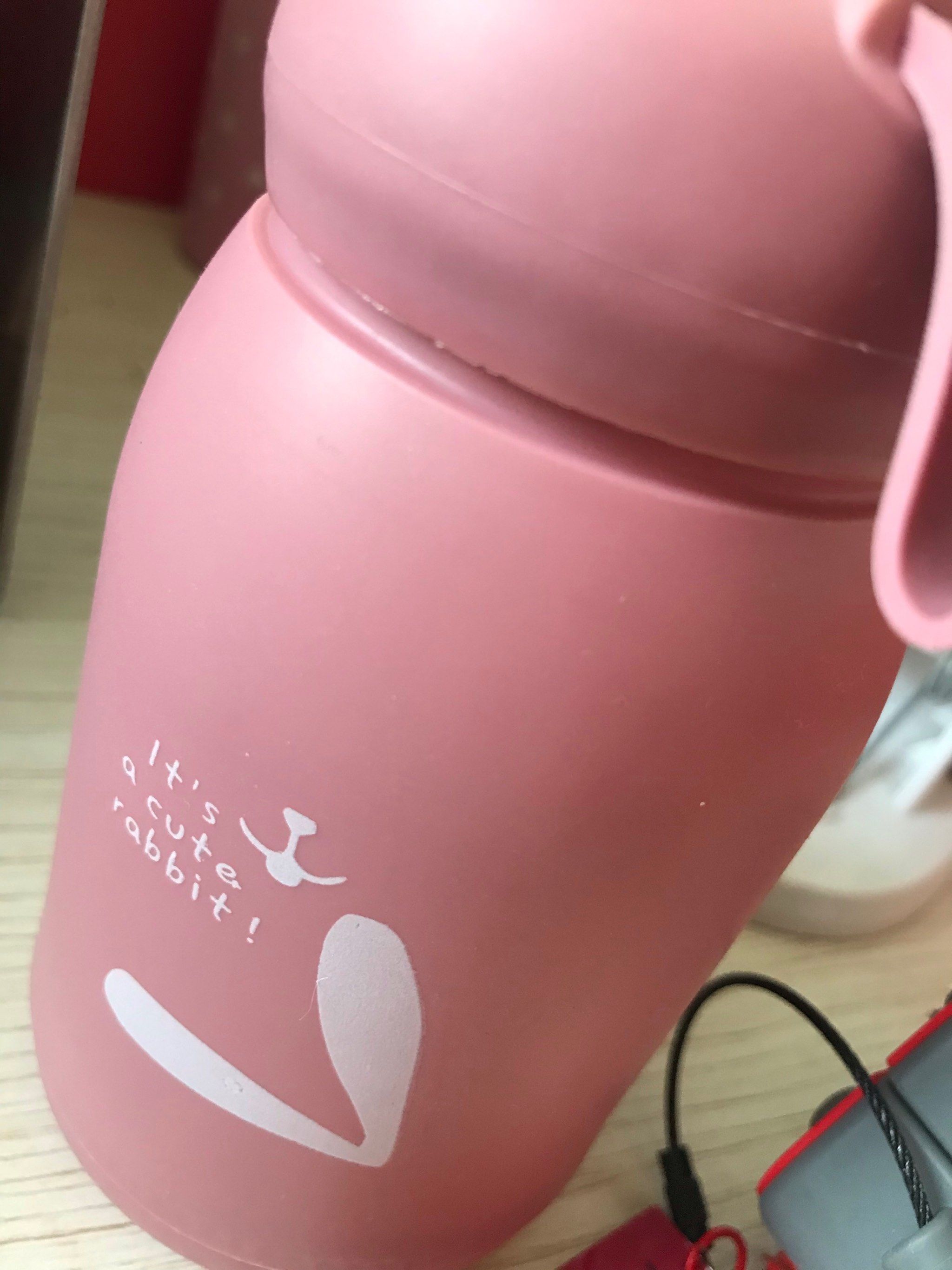 天天领红包买了一个可爱的粉色杯子,很喜