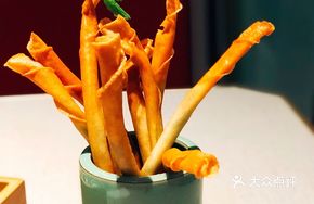 Pen-shaped Spring Rolls