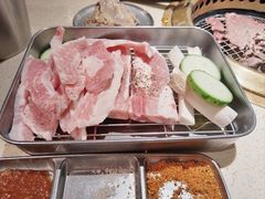-蚂蚁洞·烤肉大营地(上海静安大悦城店)