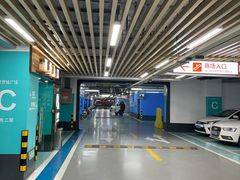 -光谷世界城-停车场