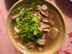 翘脚牛杂-谢老五跷脚牛肉·非遗传承店