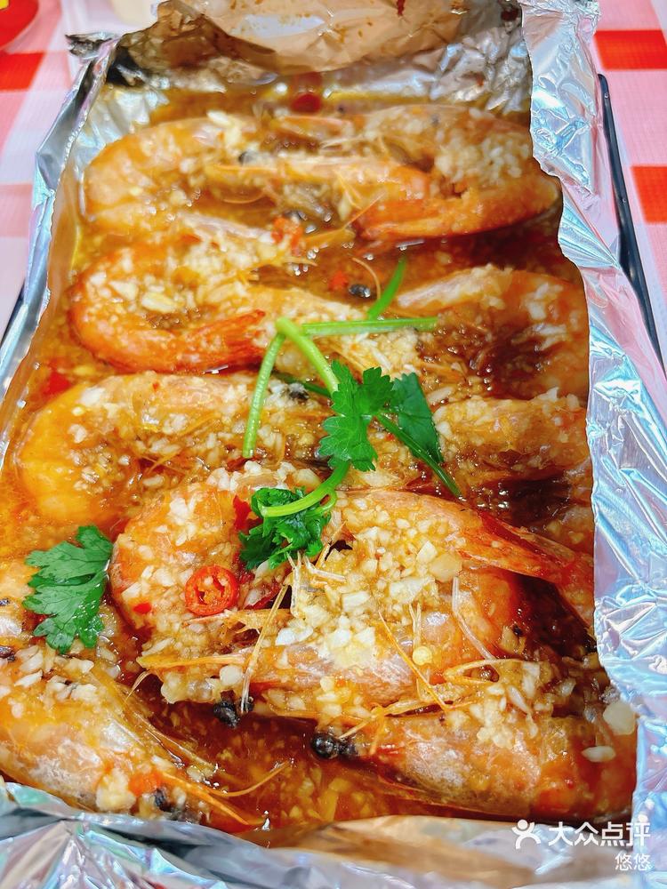 锡纸基围虾好好吃呀,蒜香味浓郁;杨梅四方
