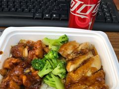 宫保鸡丁拼秘汁鸡排盖饭-和合谷(新辰里亚运村店)