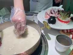 -洪氏嗨捞·广东猪肚鸡·椰子鸡火锅(西咸万象城店)