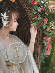 -一揽芳华汉服旗袍体验馆(拙政园店)