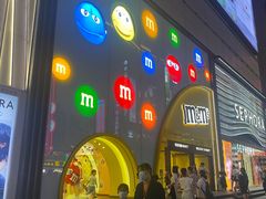 -m豆巧克力世界(上海世茂广场店)