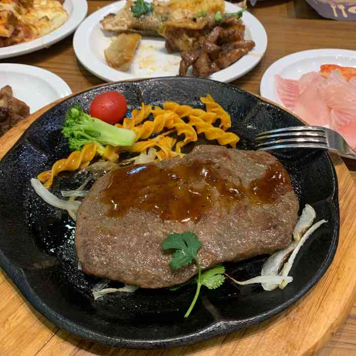 阿尔卑斯比萨自助(凯德广场店)-"经常来这里吃自助餐,菜品的品种增加