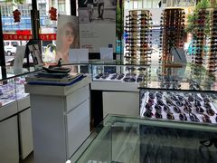 -罗伯特眼镜·蔡司官方授权(罗湖国贸店)