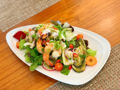 -Chom Cafe and Restaurant