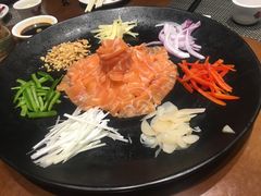 三文鱼齐齐捞起-香山家宴