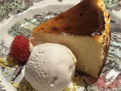 布朗石烤巴斯克芝士蛋糕-BROWNSTONE布朗石西班牙餐厅(富城店)