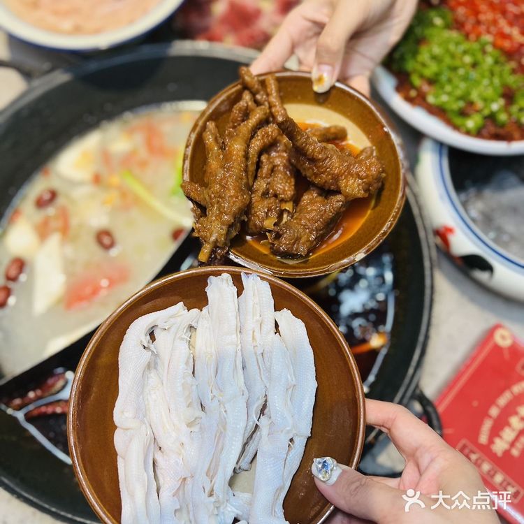 火爆魔都的网红火锅—鸿姐老火锅