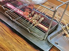 -哈尔滨小酒馆·鲜肉现穿自助烧烤(康新花园店)