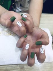 -进巍美甲美睫店