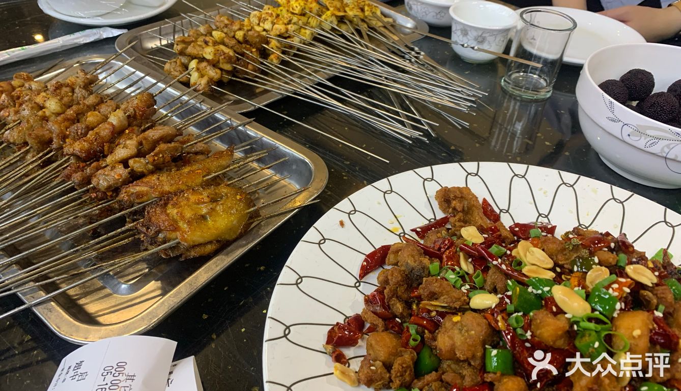烧烤真的超赞，马扎好做，焖饼好吃
