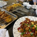 烧烤真的超赞，马扎好做，焖饼好吃