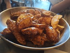 原味炸鸡和酱油鸡双拼-MI WU FACTORY米屋美食工厂餐厅(绿地店)