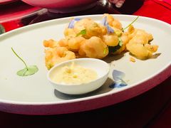 干炸鲜虾仁-青岛富力艾美酒店-乐美中餐厅创意胶东菜