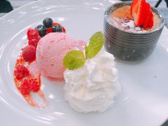 -莓园冰淇淋店