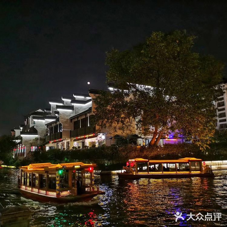 我想了一百种告白，都不及秦淮河的晚风