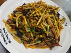 鱼香肉丝-椒香川流不息川菜馆(二七北路店)